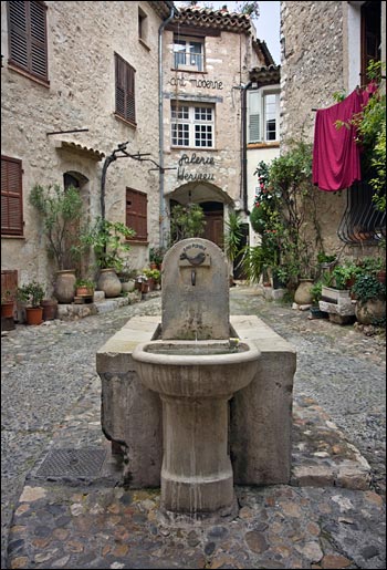 vence france fountain picture